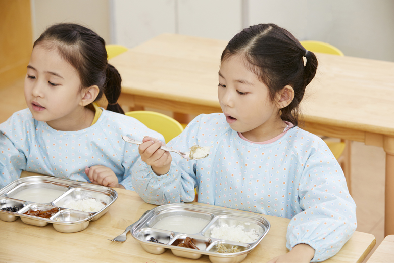 給食前の手洗いにも