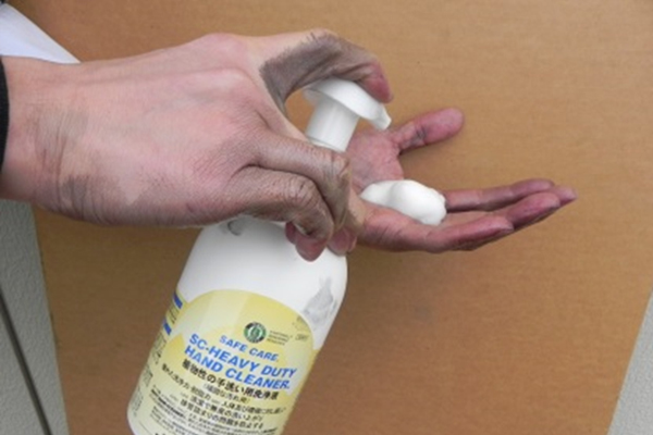 SC-HEAVY DUTY HAND CLEANERでよくもみ洗います